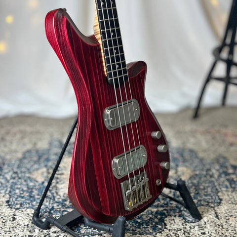 Offbeat Guitars Shelby TB2: The Lightweight T-Bird Short Scale Bass